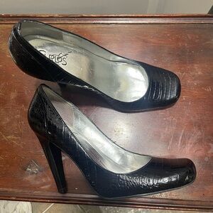 Carlos Santana Crocodile Pattern Heels